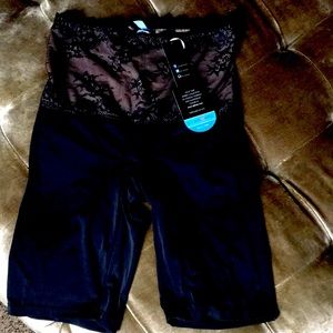 Q-T Intimates Shapewear Size Medium NWT
